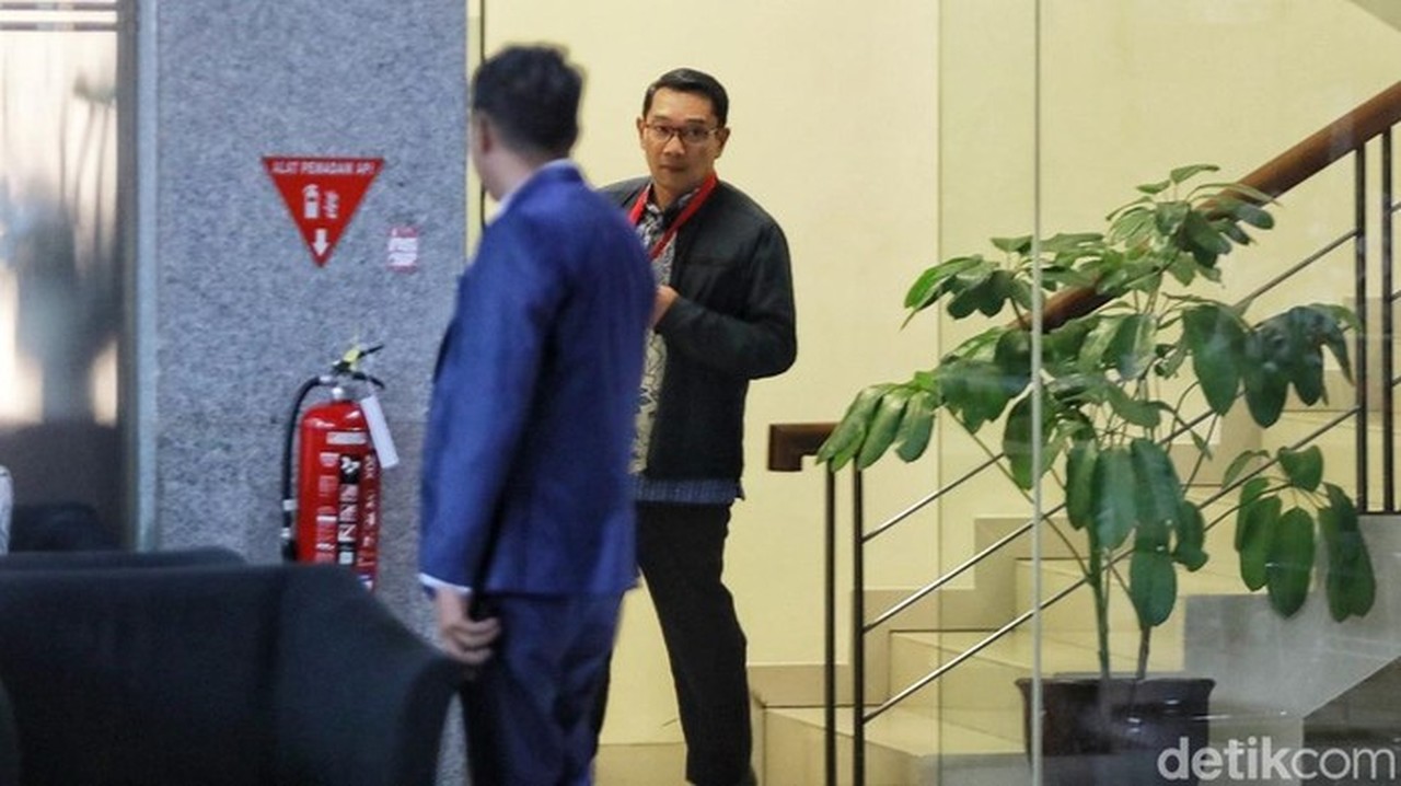 Kuasa Hukum Bantah Isu Ridwan Kamil Liburan ke Eropa Bersama Aura Kasih dan Soal Vespa Kuning