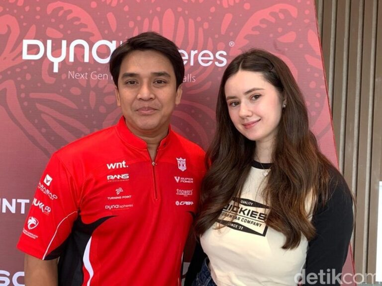 Billy Syahputra Turun Arena Biliar Internasional, Sang Istri Vika Kolesnaya Beri Dukungan Penuh