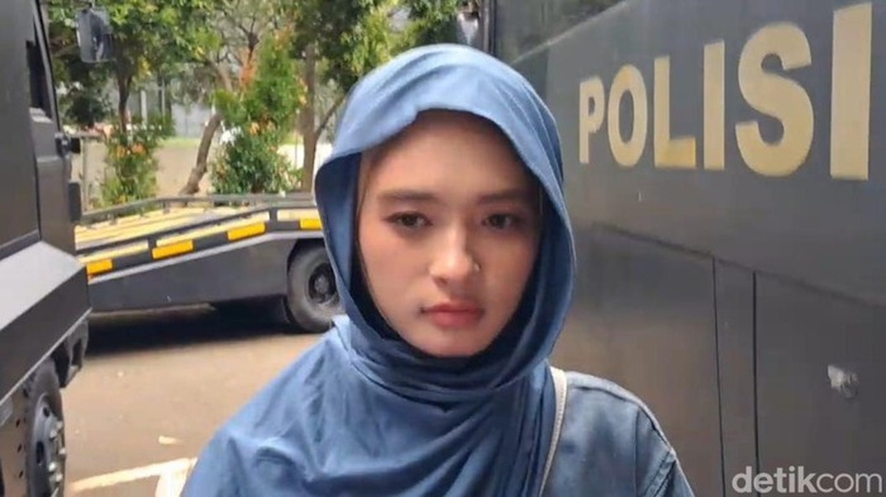 Eks Sopir Inara Rusli Diperiksa Bareskrim Polri Terkait Dugaan Akses Ilegal CCTV Eks Sopir Inara Rusli Diperiksa Bareskrim Polri Terkait Dugaan Akses Ilegal CCTV