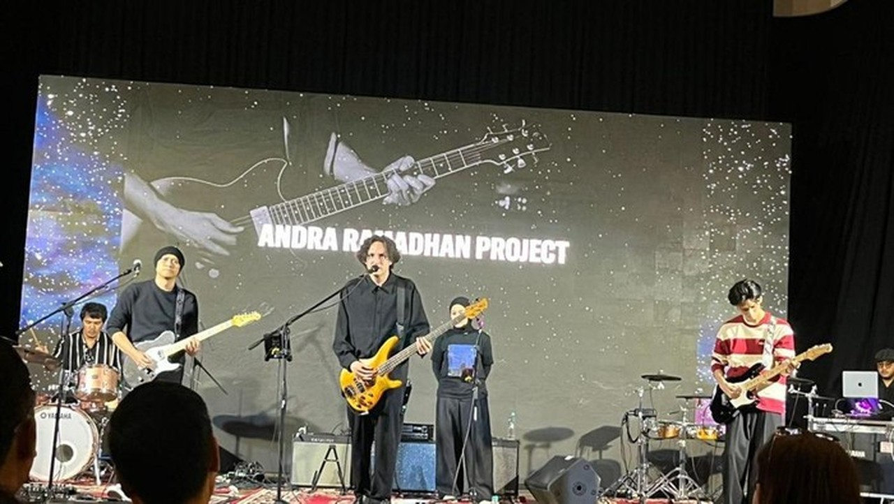 Andra Ramadhan Ungkap Rahasia Gitar Helix: ‘Paling User Friendly, Gampang dan Enggak Ribet’