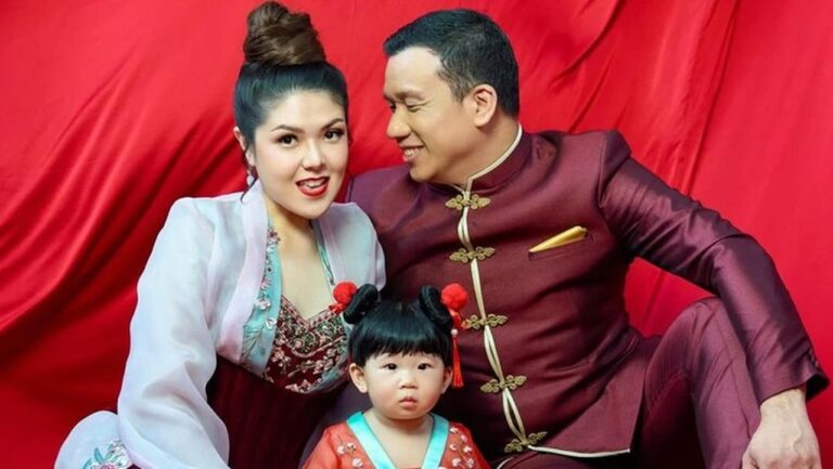 Tina Toon Perdana Kenalkan Putri Cantik di Perayaan Imlek 2026