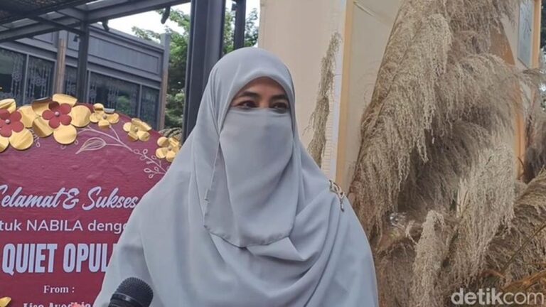 Umi Pipik Pilih Tarawih di Rumah, Siapkan Sendiri Menu Sahur dan Buka Puasa