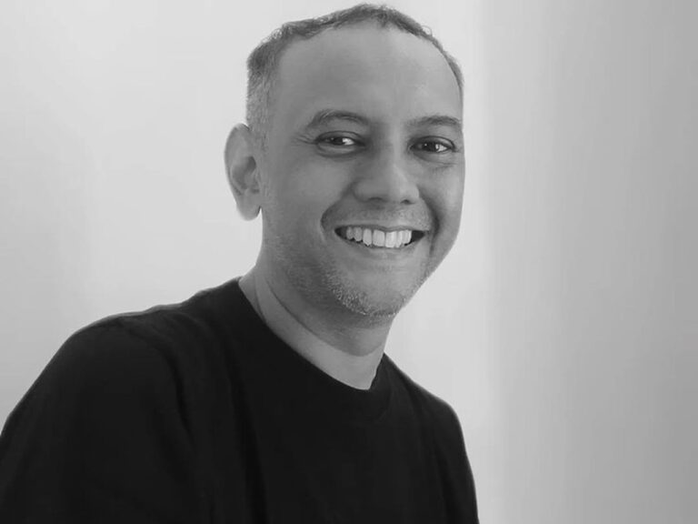 Duka Mendalam Element: Kepergian Lucky Widja Tinggalkan PR Besar Urusan Manajerial Band Duka Mendalam Element: Kepergian Lucky Widja Tinggalkan PR Besar Urusan Manajerial Band