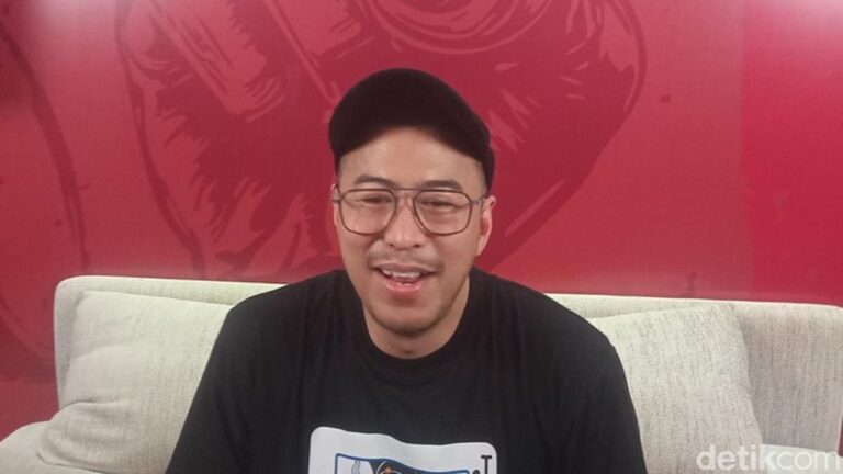 Pandji Pragiwaksono Akui Belum Berkomunikasi dengan Raffi Ahmad soal ‘Mens Rea’ Pandji Pragiwaksono Akui Belum Berkomunikasi dengan Raffi Ahmad soal ‘Mens Rea’