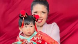 Tina Toon Ungkap Alasan Baru Perkenalkan Anak Setelah Usia 1 Tahun Lebih