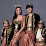 Asri Welas Ungkap Alasan Foto Keluarga Hanya Bersama Tiga Anak Laki-lakinya