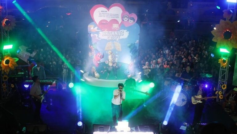 Juicy Luicy Gebrak Panggung, Hibur Penggemar di Peluncuran Produk Baru Tango Juicy Luicy Gebrak Panggung, Hibur Penggemar di Peluncuran Produk Baru Tango