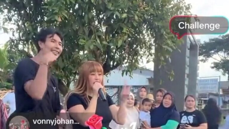 Pinkan Mambo Ngamen di Jalanan Bawa Kardus, Klaim Bisnisnya Akan Berkembang Pesat