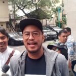 Pandji Pragiwaksono Penuhi Panggilan Polisi Terkait Laporan Materi Stand Up Comedy “Mens Rea”